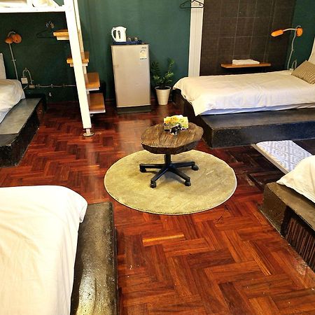 Ddm House Hostel Bangkok Exterior photo