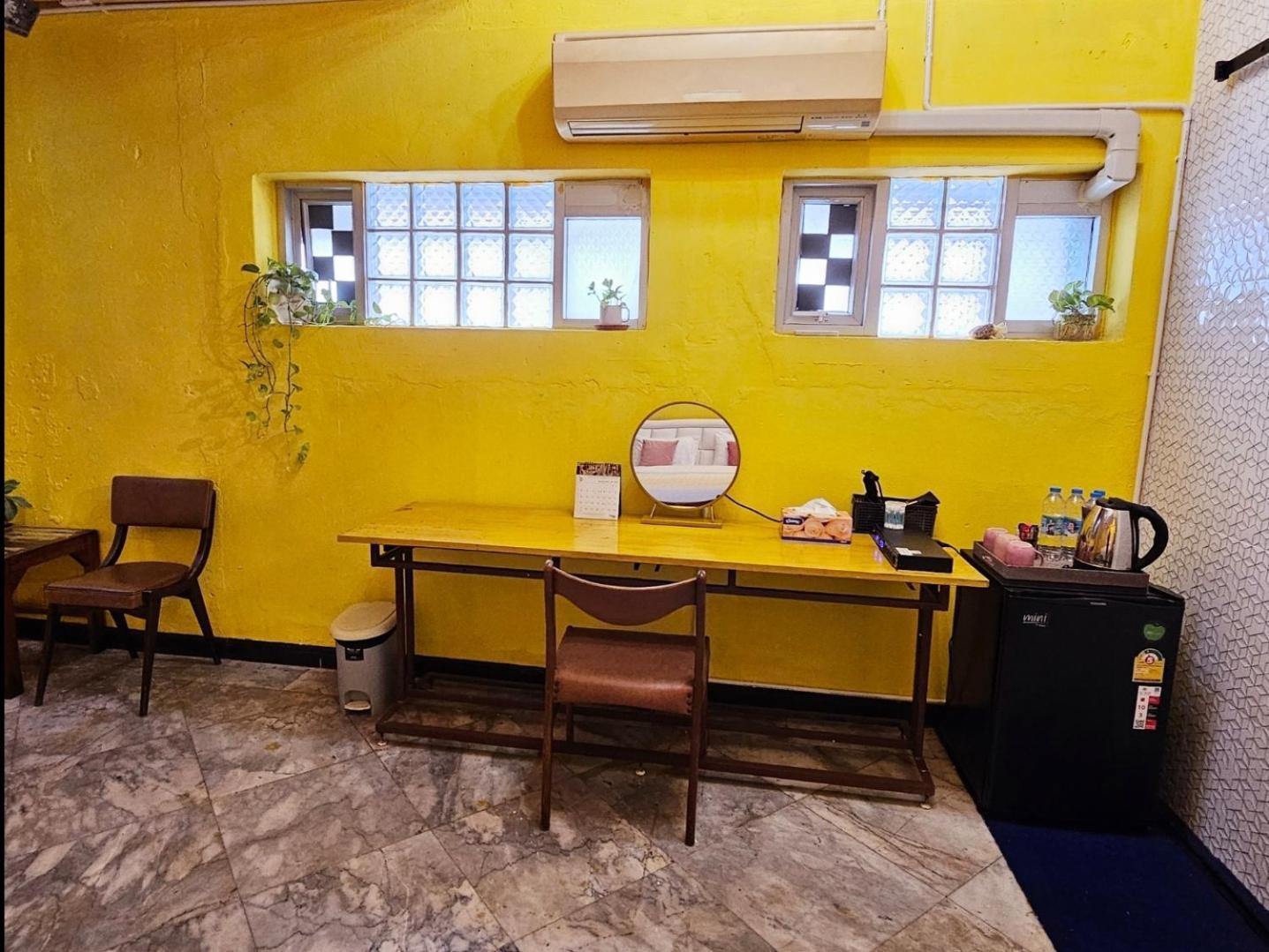 Ddm House Hostel Bangkok Exterior photo