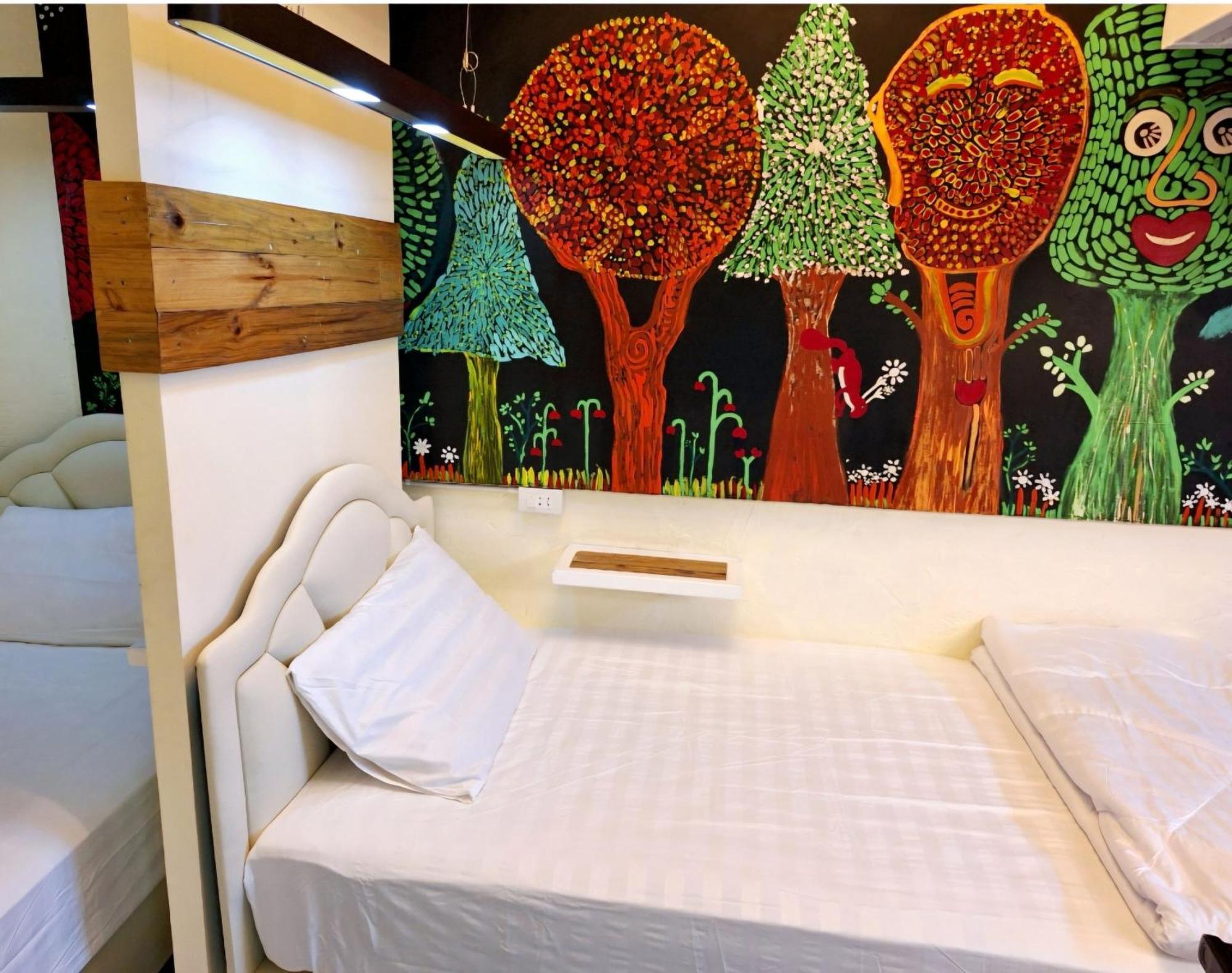 Ddm House Hostel Bangkok Exterior photo