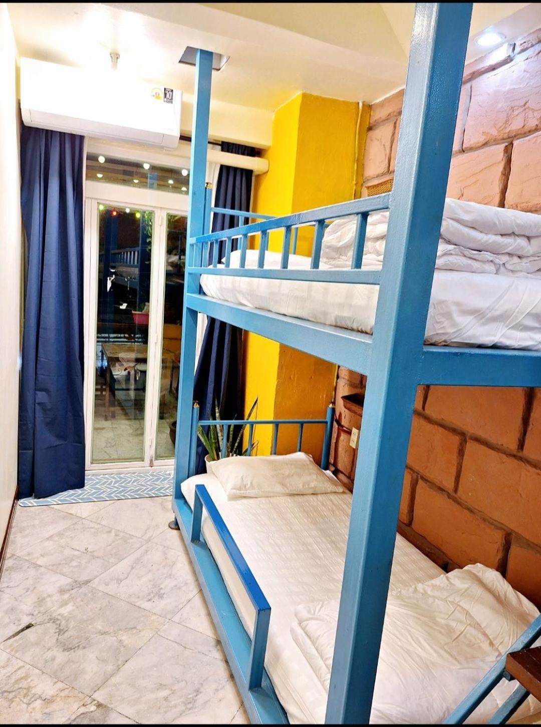 Ddm House Hostel Bangkok Exterior photo