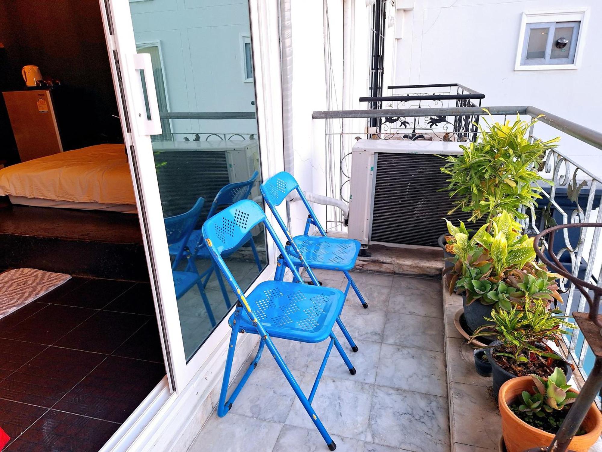 Ddm House Hostel Bangkok Exterior photo