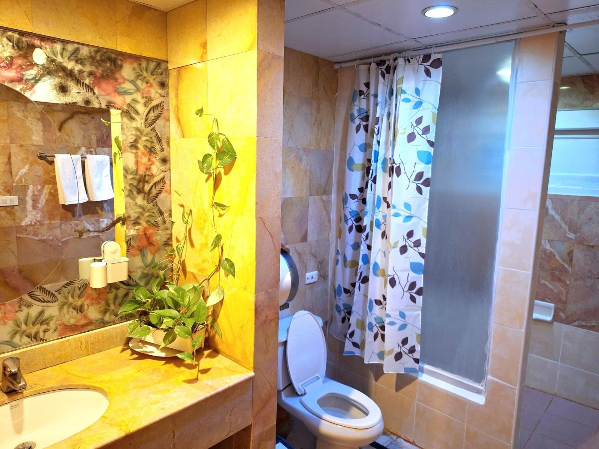 Ddm House Hostel Bangkok Exterior photo