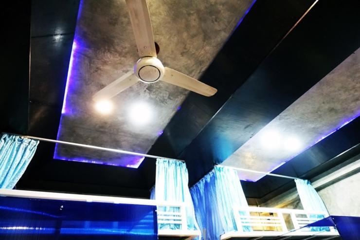 Ddm House Hostel Bangkok Exterior photo