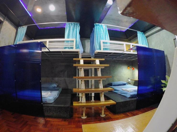 Ddm House Hostel Bangkok Exterior photo