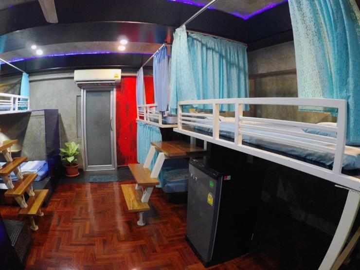 Ddm House Hostel Bangkok Exterior photo